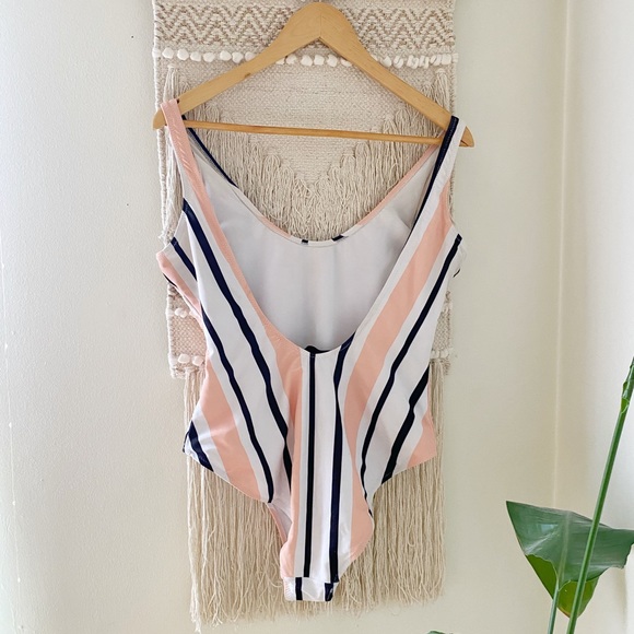 Striped one piece - Picture 4 of 5